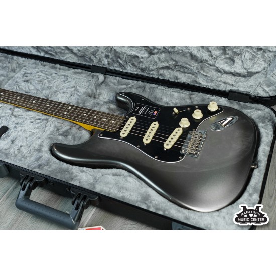 Fender American Pro II Strat SSS สีเงิน Mercury
